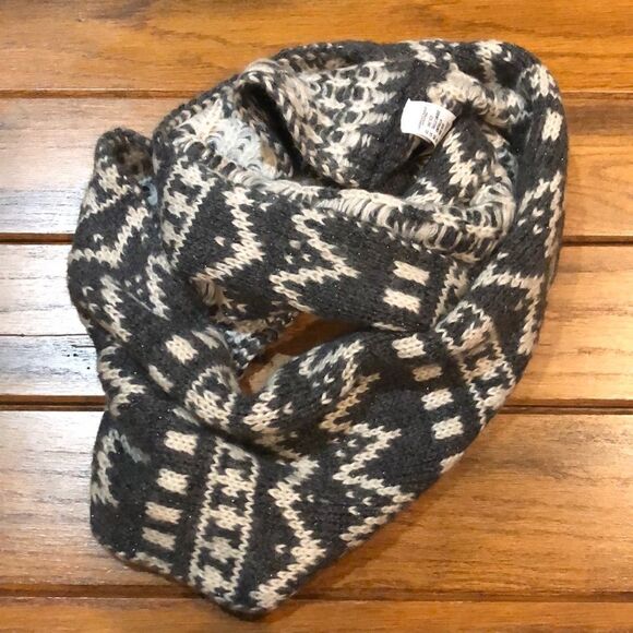 American Eagle Infinity Scarf W/Sparkle - Picture 4 of 4